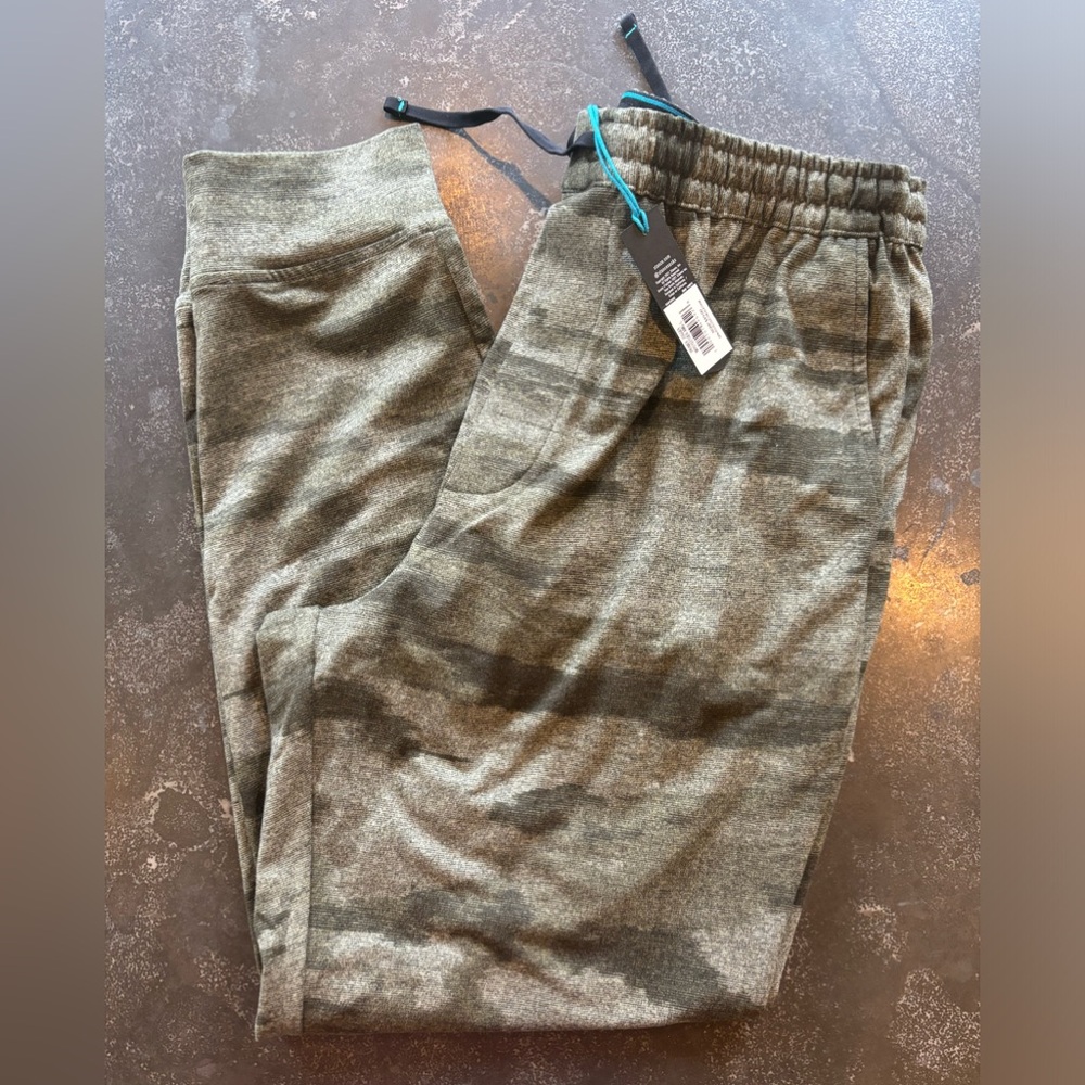 Stance Camo joggers size large. NWT